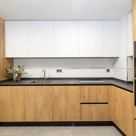 Chezmoihomes Town Hall Apartment 2-2